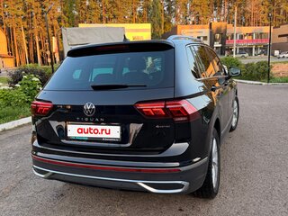 2021 Volkswagen Tiguan II Рестайлинг, чёрный, 3700000 рублей, вид 3