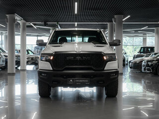 2024 Ram 1500 Crew Cab V Рестайлинг, белый, 6500000 рублей, вид 3