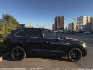 2018 Volkswagen Touareg III, чёрный, 4750000 рублей, вид 5
