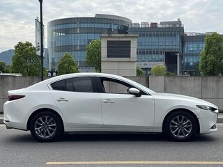 2021 Mazda 3 Axela IV (BP), белый, 1300325 рублей, вид 4