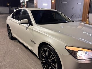 2011 BMW 7 серии Long 730Ld V (F01/F02/F04), белый, 1780000 рублей, вид 3