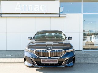 2024 BMW 5 серии Long 530Li VIII (G60/G61/G68), чёрный, 8499000 рублей, вид 3