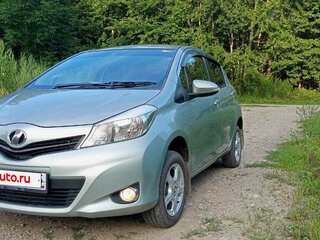2013 Toyota Vitz III (XP130), зелёный, 610000 рублей, вид 3