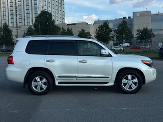 2014 Toyota Land Cruiser 200 Series Рестайлинг 1, белый, 4390000 рублей, вид 4