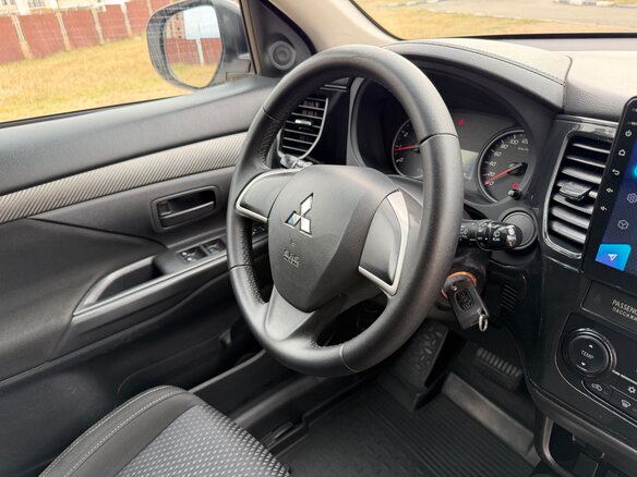 2017 Mitsubishi Outlander III Рестайлинг 2, белый, 1595000 рублей - вид 21
