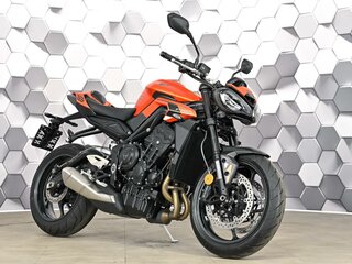 2025 Triumph Street Triple, оранжевый, 1289000 рублей, вид 1