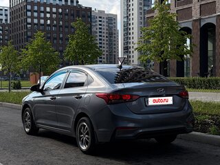 2018 Hyundai Solaris II, серый, 925000 рублей, вид 3