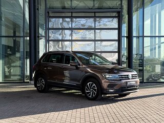 2018 Volkswagen Tiguan II, коричневый, 2125000 рублей, вид 1