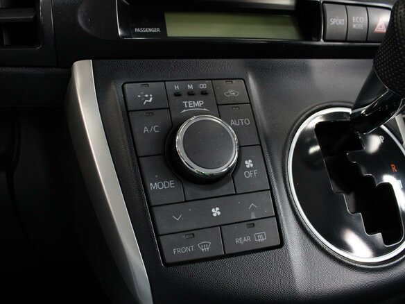 2010 Toyota Wish II, белый - вид 14