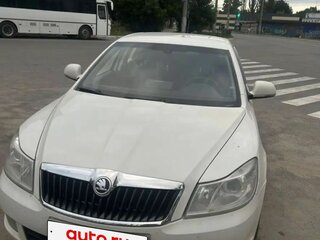2012 Skoda Octavia II (A5) Рестайлинг, белый, 750000 рублей, вид 2