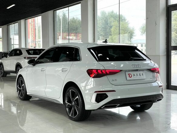 2022 Audi A3 Sportback 35 TFSI IV (8Y), белый, 2550000 рублей - вид 5
