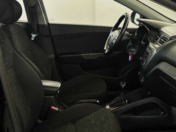2015 Kia Rio III Рестайлинг, чёрный, 1075000 рублей - вид 11