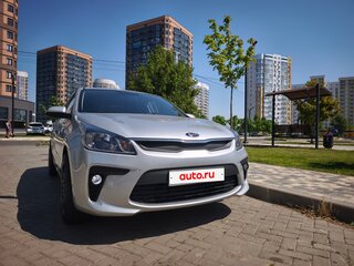 2019 Kia Rio IV, серебристый, 1300000 рублей, вид 2