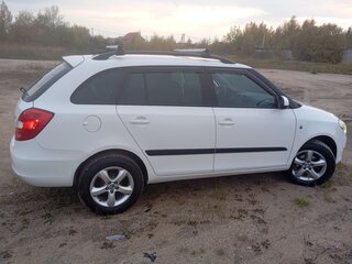 2012 Skoda Fabia II Рестайлинг, белый, 650000 рублей, вид 4