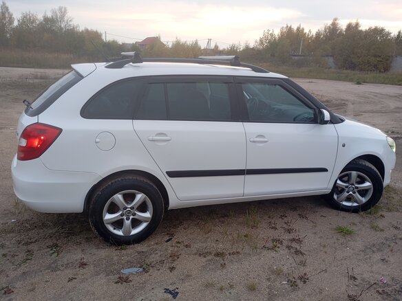 2012 Skoda Fabia II Рестайлинг, белый - вид 3