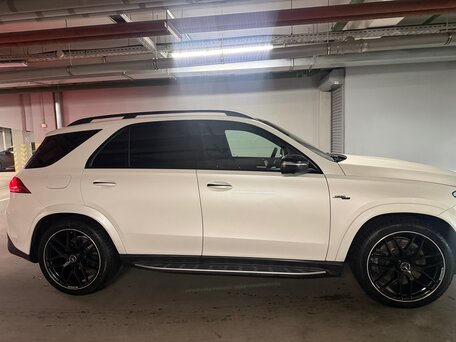 2020 Mercedes-Benz GLE 450 II (V167), белый, 5650000 рублей, вид 4