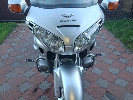 2005 Honda GL 1800 Gold Wing, серебристый, 790000 рублей, вид 4
