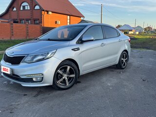 2015 Kia Rio III Рестайлинг, серебристый, 840000 рублей, вид 1