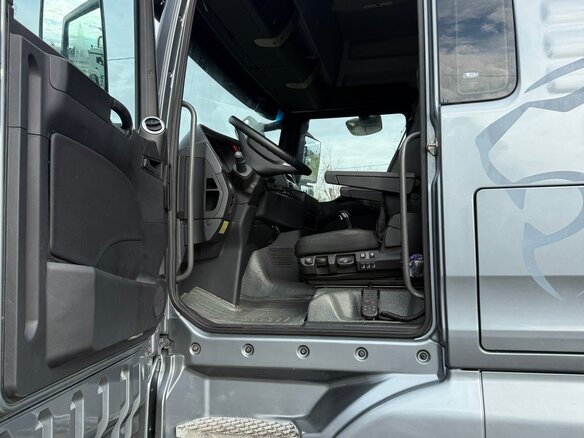 2023 Sinotruk Sitrak C7H, серый - вид 11