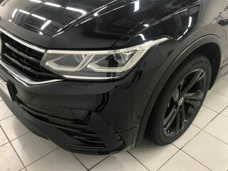2021 Volkswagen Tiguan II Рестайлинг, чёрный, 3640000 рублей, вид 4