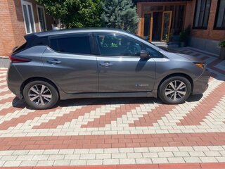 2019 Nissan Leaf II (ZE1), серый, 1490000 рублей, вид 4