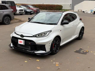 2024 Toyota Yaris IV Рестайлинг, белый, 4900000 рублей, вид 2
