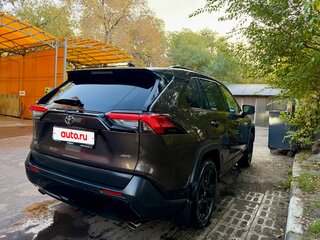 2021 Toyota RAV4 V (XA50), коричневый, 2420000 рублей, вид 4