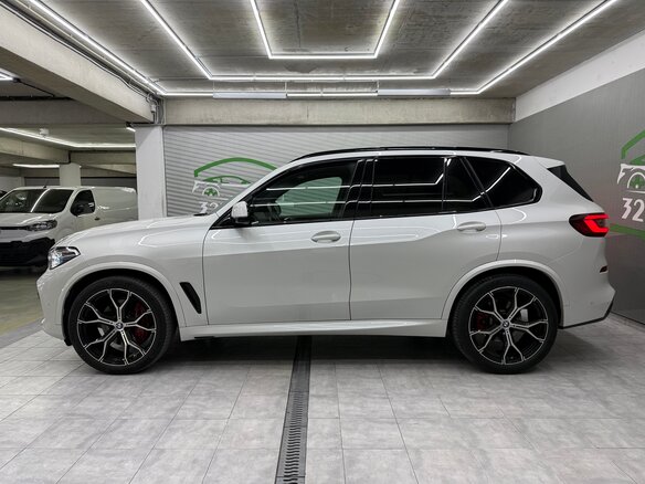 2022 BMW X5 40i IV (G05/G18), белый, 7200000 рублей - вид 25