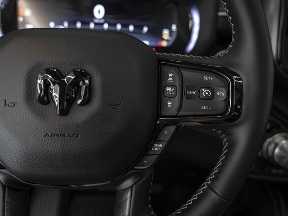 2026 Ram 1500 Crew Cab V Рестайлинг, серебристый, 12105636 рублей - вид 32