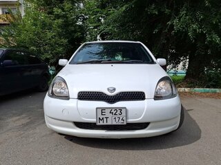 2000 Toyota Vitz I (P10), белый, 270000 рублей, вид 2