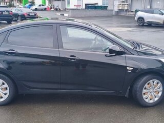 2015 Hyundai Solaris I Рестайлинг, чёрный, 900000 рублей, вид 4