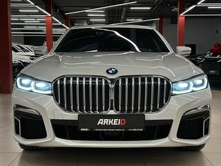 2019 BMW 7 серии Long 730Ld xDrive VI (G11/G12) Рестайлинг, белый, 8100000 рублей, вид 3