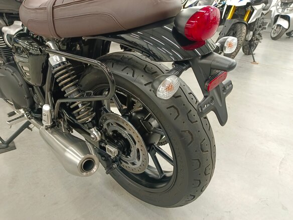 2023 Triumph Speed Twin, чёрный, 960000 рублей - вид 14