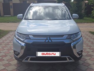 2020 Mitsubishi Outlander III Рестайлинг 3, белый, 2300000 рублей, вид 1