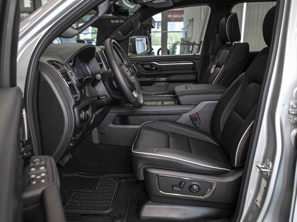 2026 Ram 1500 Crew Cab V Рестайлинг, серебристый, 9490000 рублей - вид 13