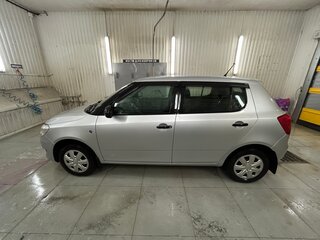 2012 Skoda Fabia II Рестайлинг, серебристый, 620000 рублей, вид 4