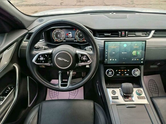 2024 Jaguar F-Pace I Рестайлинг, белый, 5540000 рублей - вид 13