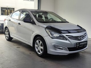 2015 Hyundai Solaris I Рестайлинг, серебристый, 610000 рублей, вид 3