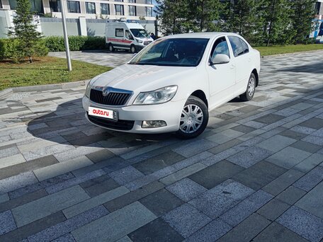2013 Skoda Octavia II (A5) Рестайлинг, белый, 750000 рублей, вид 2