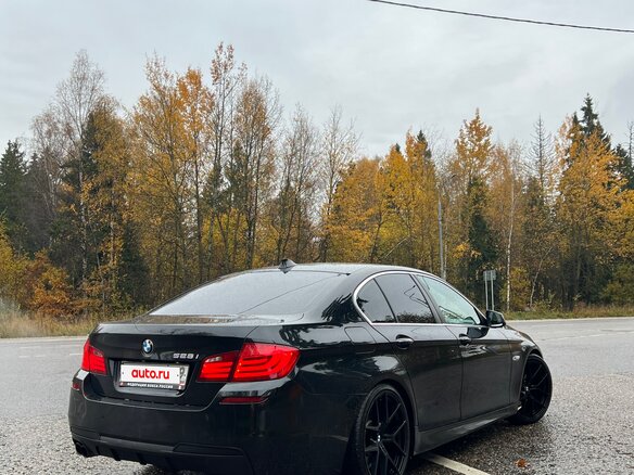 2010 BMW 5 серии 528i VI (F10/F11/F07), чёрный, 1490000 рублей - вид 4