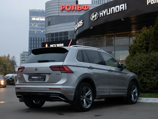 2018 Volkswagen Tiguan II, серебристый, 2998000 рублей, вид 4
