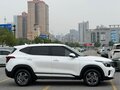 2023 Kia Seltos I Рестайлинг, белый, 1850003 рублей - вид 5