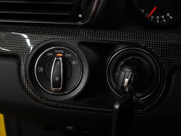 2016 Porsche 911 Carrera S VII (991) Рестайлинг, жёлтый, 7199000 рублей - вид 19