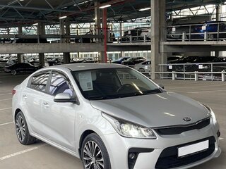 2020 Kia Rio IV Рестайлинг, серебристый, 1650000 рублей, вид 5