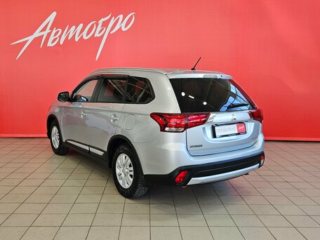2015 Mitsubishi Outlander III Рестайлинг 2, серебристый, 1539000 рублей, вид 3
