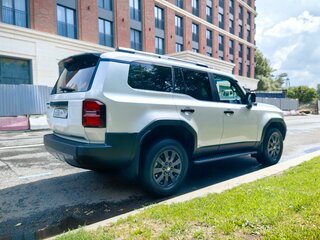 2024 Toyota Land Cruiser Prado 250 Series, белый, 9200000 рублей, вид 4