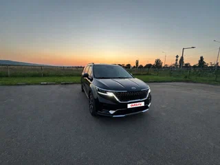 2021 Kia Carnival IV, чёрный, 4200000 рублей, вид 2