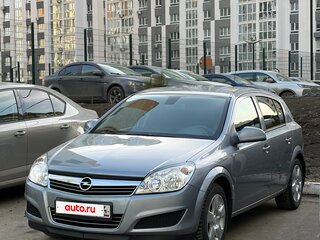 2011 Opel Astra H Рестайлинг, серебристый, 675000 рублей, вид 1