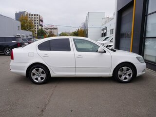 2012 Skoda Octavia II (A5) Рестайлинг, белый, 850000 рублей, вид 4