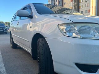 2005 Toyota Corolla Fielder IX (E120, E130) Рестайлинг, белый, 680000 рублей, вид 3